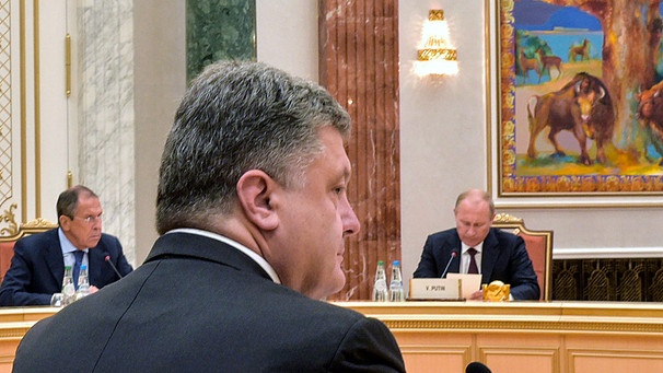 Petro Poroschenko und Wladimir Putin bei Friedensverhandlungen im weißrussischen Minsk | Bild: picture-alliance/dpa