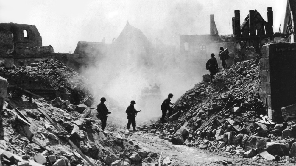 20. April 1945: US-Soldaten in Nürnberg | Bild: mauritius-images.com
