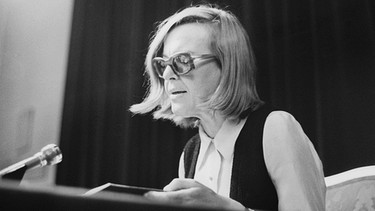 Ingeborg Bachmann 1971 bei einer Lesung | Bild: picture-alliance/dpa