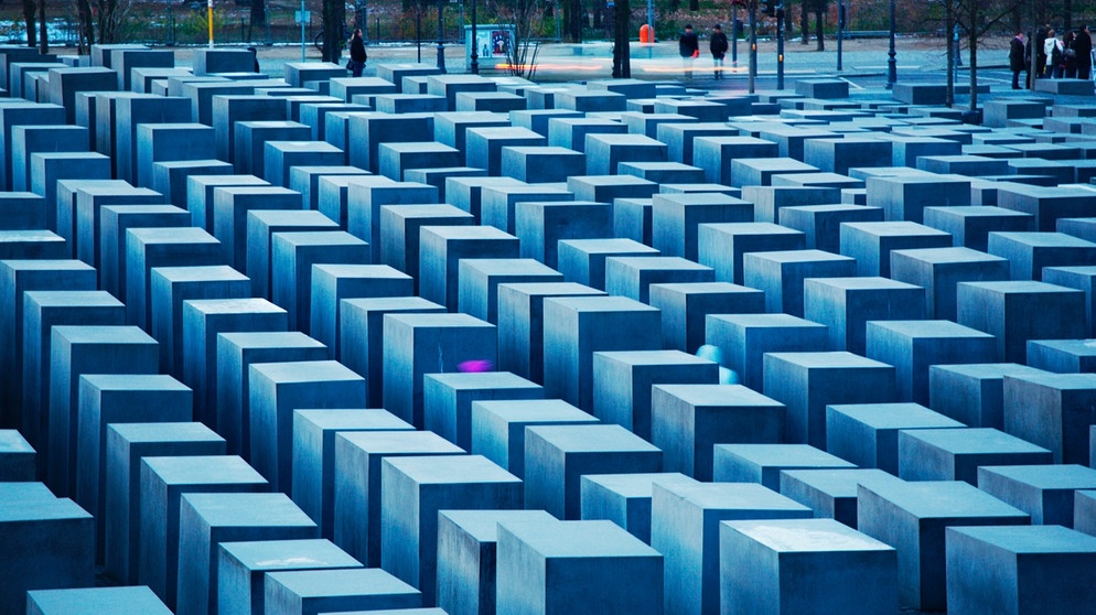 Holocaust-Denkmal in Berlin  | Bild: picture-alliance/dpa