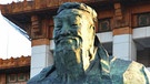 Konfuziusstatue vor dem Nationalmuseum in Peking, China | Bild: picture-alliance/dpa