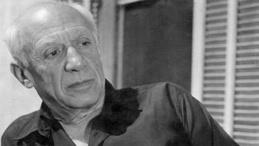 Schwarz-weißes Porträtfoto des spnaischen Malers, Graphikers und Bildhauers Pablo Picasso | Bild: picture-alliance/dpa