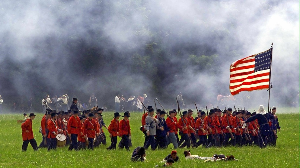 Nachstellung einer Szene aus dem Amerikanischen Bürgerkrieg | Bild: picture-alliance/dpa