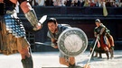 Der Gladiator Maximus (M, Russell Crowe) kämpft im Kinofilm "Gladiator" in der Arena von Rom  | Bild: picture-alliance/dpa
