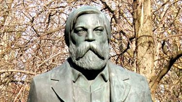 Marx und Engels Statuen nahe Berlin, Alexanderplatz  | Bild: picture-alliance/dpa