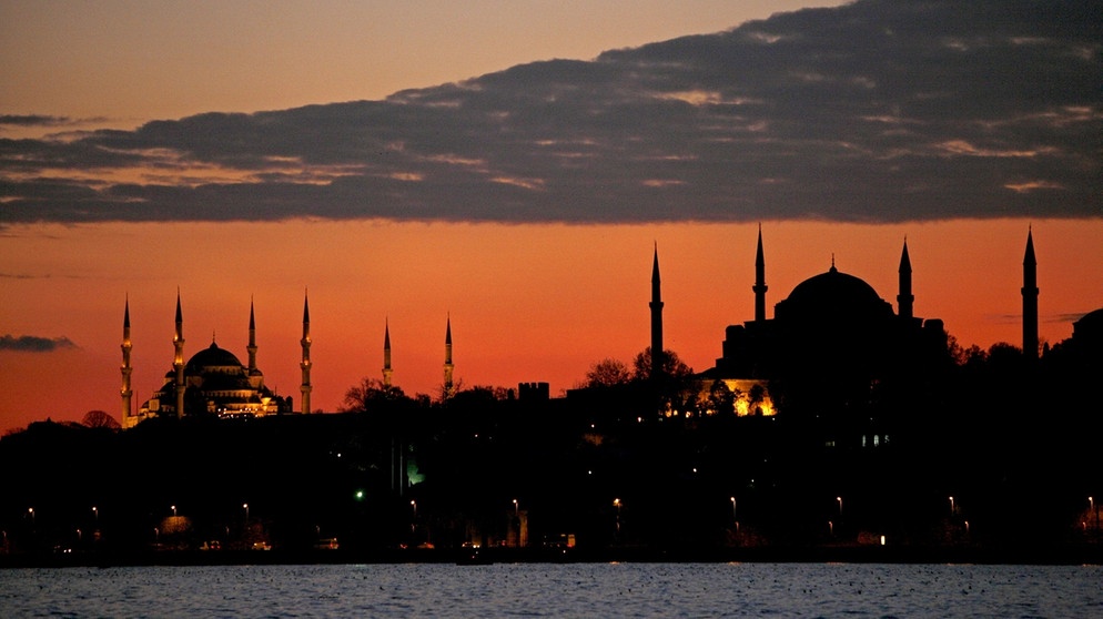 Istanbul bei Sonnenuntergang | Bild: picture-alliance/dpa