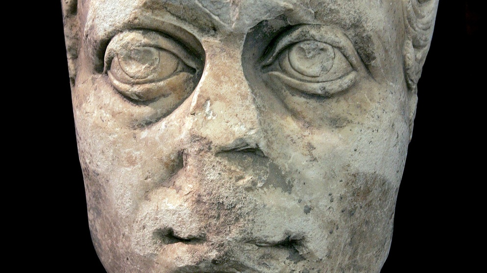 Historische Konstantin-Büste 2005 in Rom entdeckt | Bild: picture-alliance/dpa