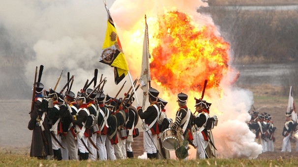 Nachstellung der Schlacht zwischen Frankreich und Rußland 1812 | Bild: picture-alliance/dpa
