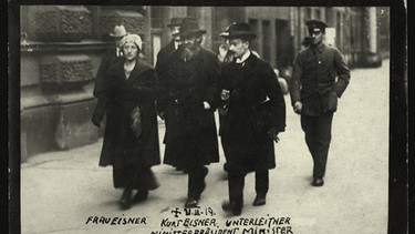 Kurt Eisner, 1918/19 bayrischer Ministerpräsident, mit seiner Gattin und dem bayrischen Minister Unterleitner in München. (Jan./Febr. 1919) | Bild: picture-alliance/dpa
