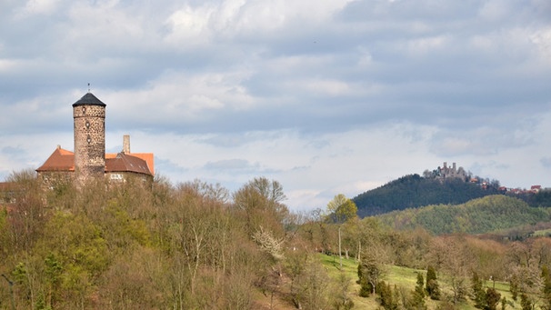 Zwei-Burgen-Blick mit Burg Ludwigstein und Burg Hanstein | Bild: picture-alliance/dpa
