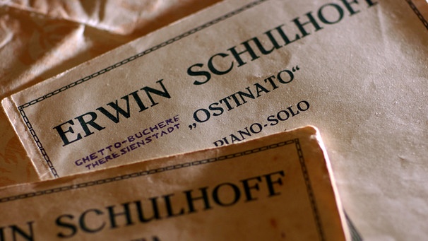Auf Partituren von Erwin Schulhoff sind die Stempel des Gettos Theresienstadt zu sehen | Bild: picture-alliance/dpa