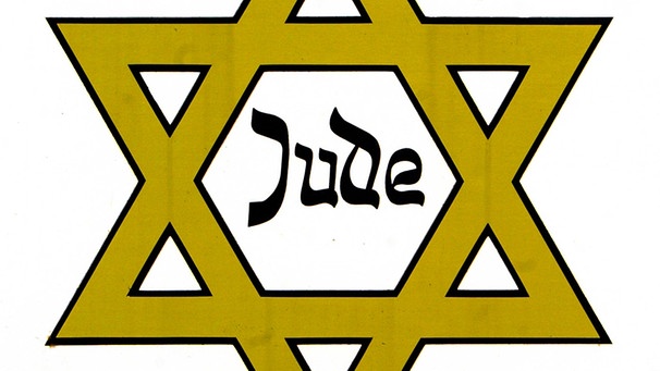 Gelber Davidsstern mit dem Schriftzug "Jude", aufgenommen in der Gedenkstätte Theresienstadt | Bild: picture-alliance/dpa