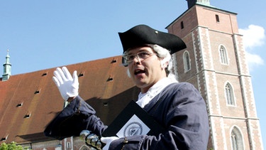 Stadtführer in Ingolstadt verkleidet als Illuminaten-Ordensgründer Adam Weishaupt | Bild: picture-alliance/dpa