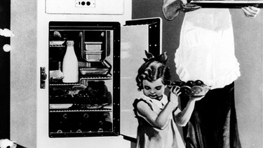 Ausschnitt einer AEG-Plakatwerbung für den Kühlschrank Santo 90 aus den 30er Jahren | Bild: picture-alliance/dpa