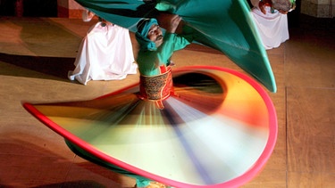 Sufis beim Tanzen | Bild: picture-alliance/dpa