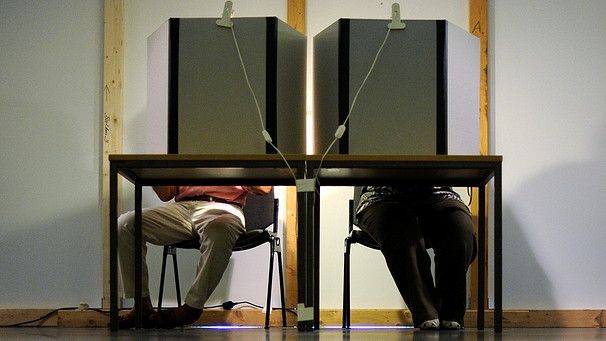Wahlraum während der Kommunalwahl | Bild: picture-alliance/dpa