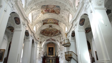 Blick auf den Altarraum in Tegernsee | Bild: Petra Martin
