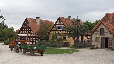 Ein Blick auf das Dorfensemble des Fränkischen Freilandmuseums in Bad Windsheim | Bild: picture-alliance/dpa