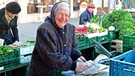Marktfrau Hermine Gernert in Würzburg | Bild: BR / Jochen Wobser
