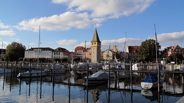 Der Hafen von Lindau am Bodensee. Aufnahme vom 19. Oktober 2009  | Bild: picture-alliance/dpa
