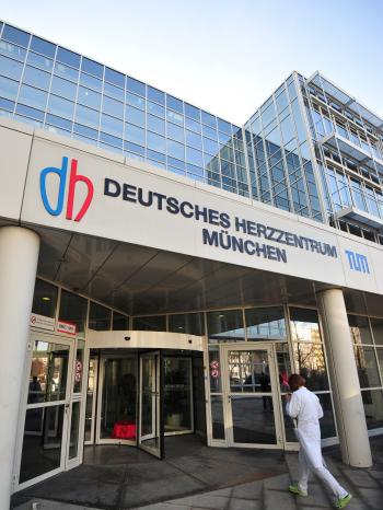 Der Eingang zum Deutschen Herzzentrum in München (Oberbayern). Das DHM ist eine Spezialklinik der Technischen Universität München. | Bild: picture-alliance/dpa