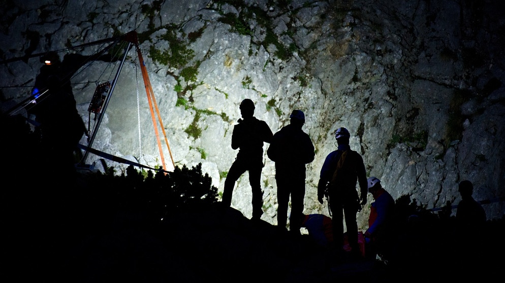 Menschen in der Riesending-Schachthöhle | Bild: picture-alliance/dpa