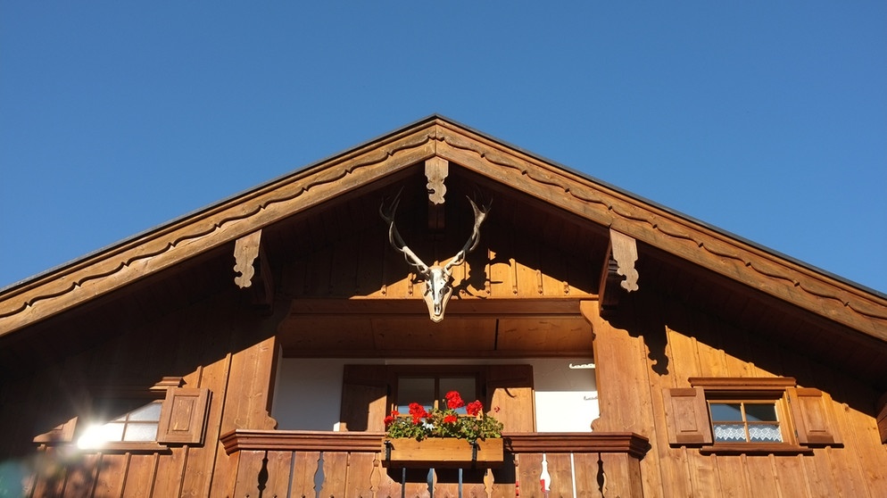 Ein typisch bayrisches Holzhaus in Bayrischzell. | Bild: picture-alliance/dpa