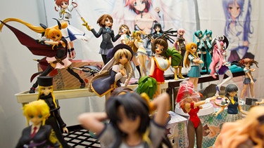 Zahlreiche Manga-Figuren sind 2012 in Erlangen auf dem 15. Internationalen Comic-Salon an einem Stand zu sehen.  | Bild: picture-alliance/dpa