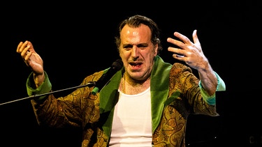 December 6, 2022, Milan, Italy: Canadian musician, songwriter, and producer Chilly Gonzales performs in concert at Teatro Lirico Giorgio Gaber. | Bild: picture alliance / ZUMAPRESS.com | Mairo Cinquetti