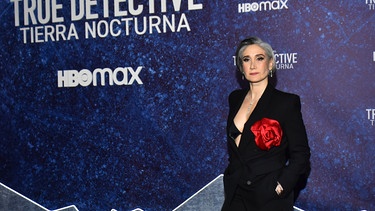 Director Issa Lopez attends the blue carpet for the Tv series premiere by HBO True Detective: Night Country at Cineteca Nacional. | Bild: picture alliance / Sipa USA | Eyepix