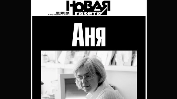 Das Titelblatt der Nowaja Gaseta zeigt die ermordete Journalistin Anna Politkovskaya | Bild: picture-alliance/dpa