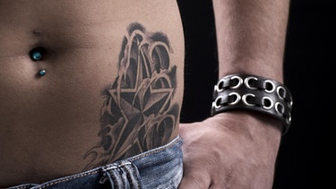 Tattoos und Piercings | Bild: picture-alliance/dpa