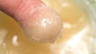 Finger mit Honig | Bild: colourbox.com