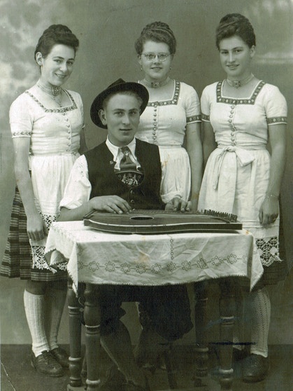 Fischbachauer Sängerinnen 1947 | Bild: Martin Prochazka