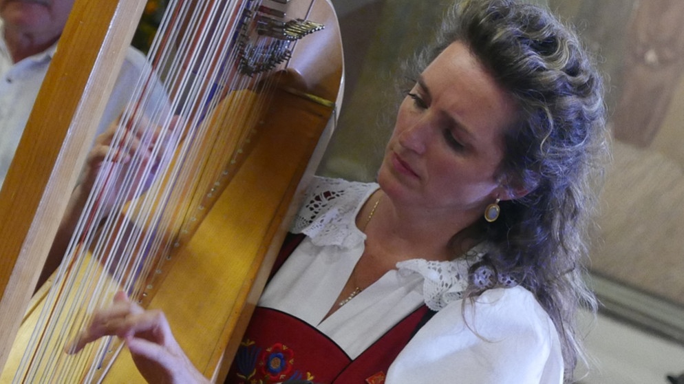 Moni Plattner von der Harfenmusik Steinberger (Zillertal) | Bild: RAI Südtirol