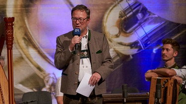 Treffpunkt Volkmusik 2023: BR Heimat-Moderator Johannes Hitzelberger | Bild: BR/Thomas Merk