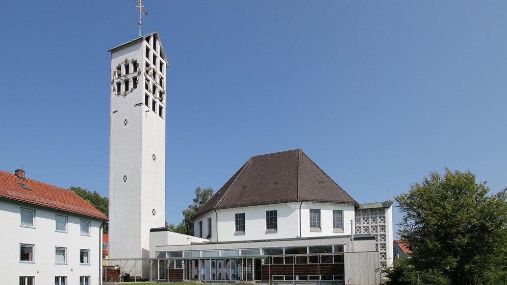 Katholische Pfarrkirche Mariä Himmelfahrt in Dachau | Bild: Armin Reinsch