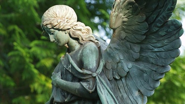 Engel auf Friedhof | Bild: picture-alliance/dpa