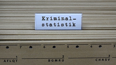 Kriminalstatistik, Hängeregister | Bild: picture alliance / ZB | Sascha Steinach