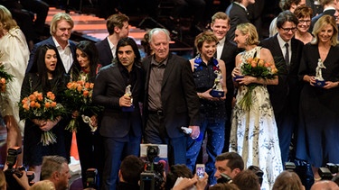 Die Preisträger lassen sich am 19.01.2018 im Prinzregententheater in München (Bayern) im Anschluss an die Verleihung des 39. Bayerischen Filmpreises fotografieren. Foto: Matthias Balk/dpa +++(c) dpa - Bildfunk+++ | Bild: dpa-Bildfunk/Matthias Balk