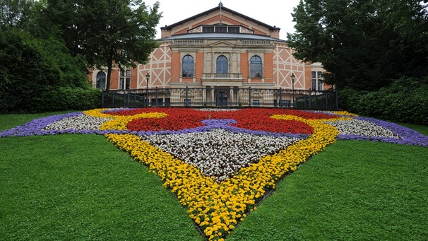 Das Festspielhaus in Bayreuth | Bild: picture-alliance/dpa