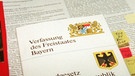 Textbuch der Bayerischen Verfassung | Bild: picture-alliance/dpa