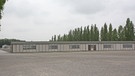 eine der beiden stehengebliebenen Baracken, KZ_Gedenkstätte Dachau | Bild: BR