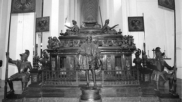 Grabmal des Kaisers Ludwig der Bayer in der Münchner Frauenkirche | Bild: picture-alliance/dpa