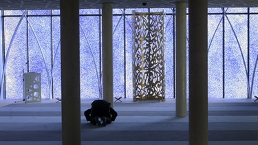 Gebetsraum der Moschee in Penzberg | Bild: picture-alliance/dpa