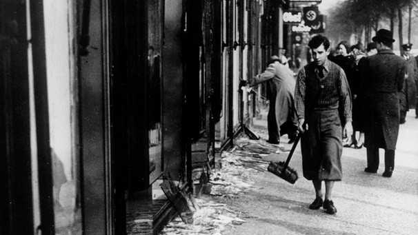 Zerstörte jüdische Geschäfte in München nach Reichspogromnacht am 9. November 1938 | Bild: picture-alliance/dpa
