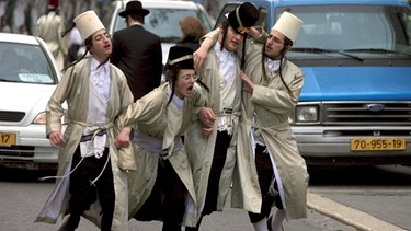 Purim-Fest: Betrunkene Juden in Jerusalem | Bild: picture-alliance/dpa