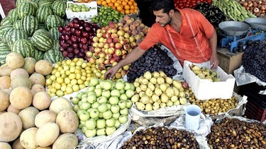 Ramadan im Irak: Fruchtverkäufer | Bild: picture-alliance/dpa