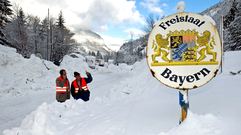 Österreichisch-bayerische Grenze kurz vor Mittenwald. | Bild: picture-alliance/dpa