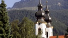 Kirche mit Zwiebelturm | Bild: picture-alliance/dpa